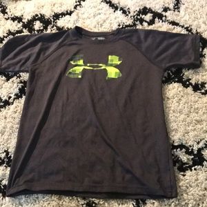 UNDER ARMOR shirt